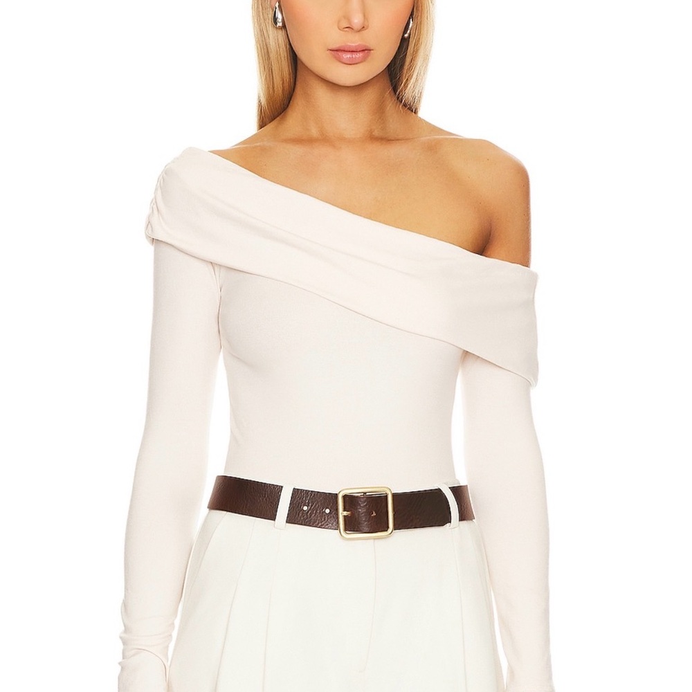 ASTR One-Shoulder Long Sleeve Bodysuit in Ivory